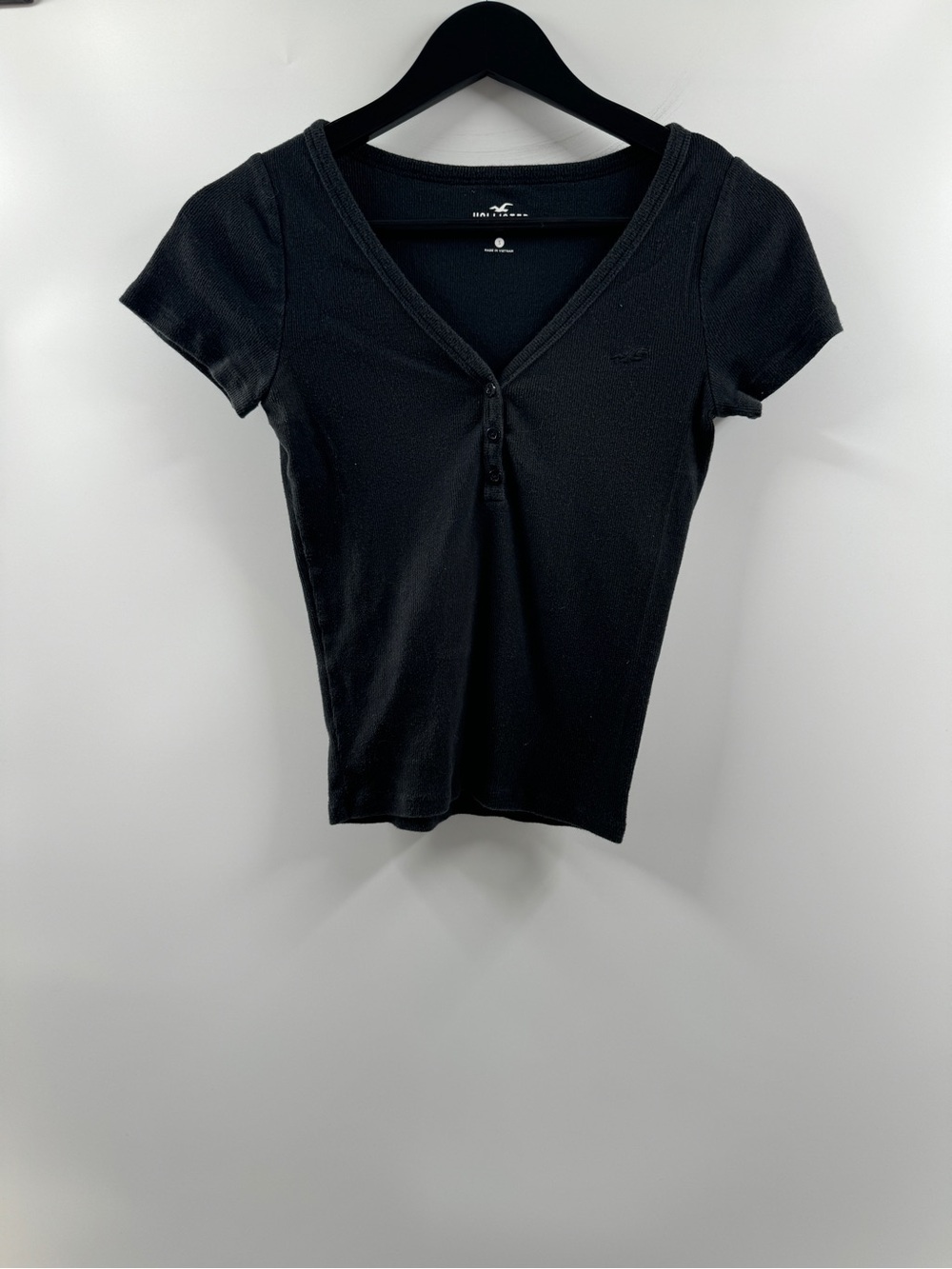 Hollister Black Ribbed V-Neck Henley Top – Women's Small